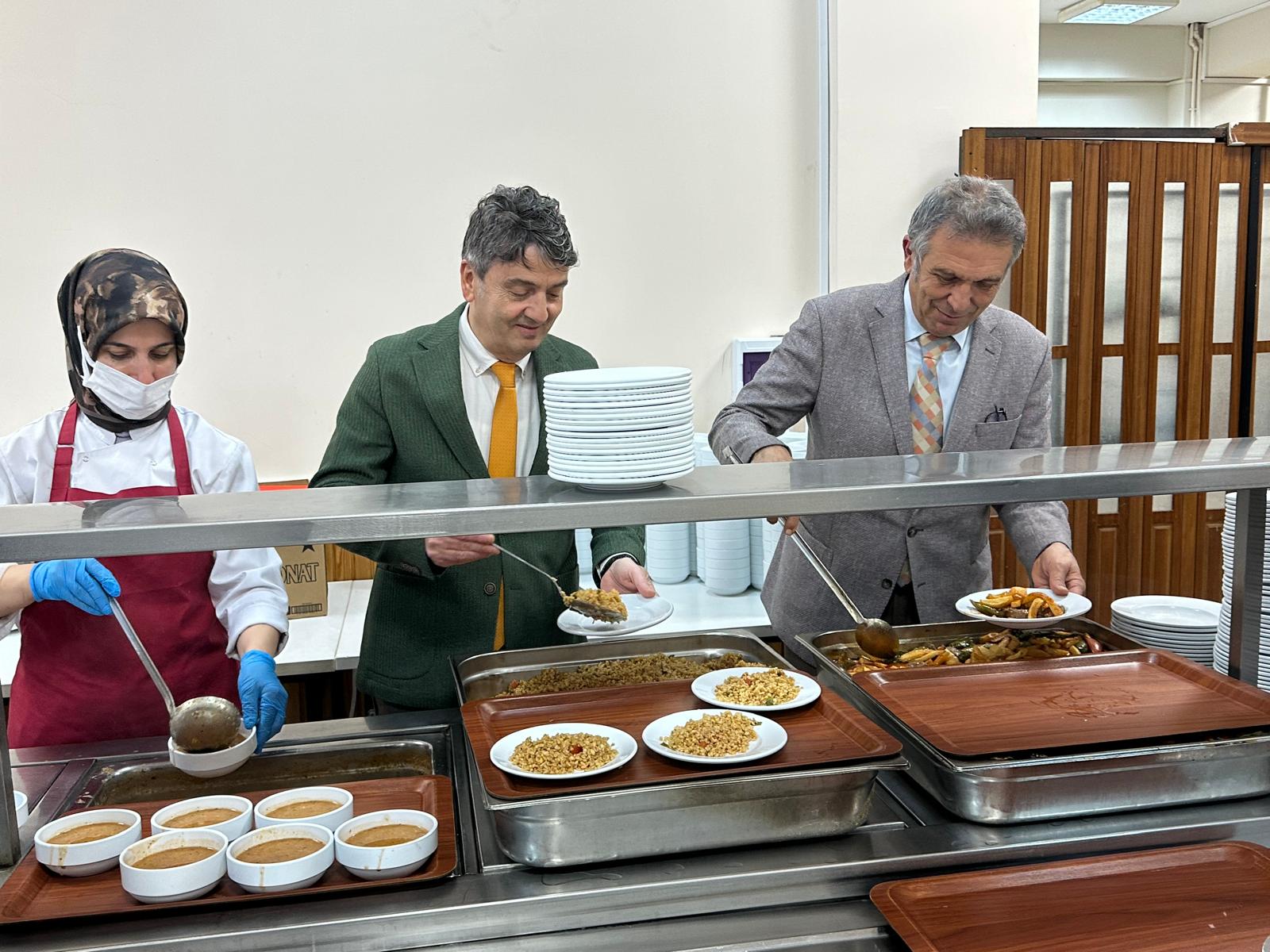SCÜ'den Şefik Sümbüloğlu Adına Ramazan Sofrası