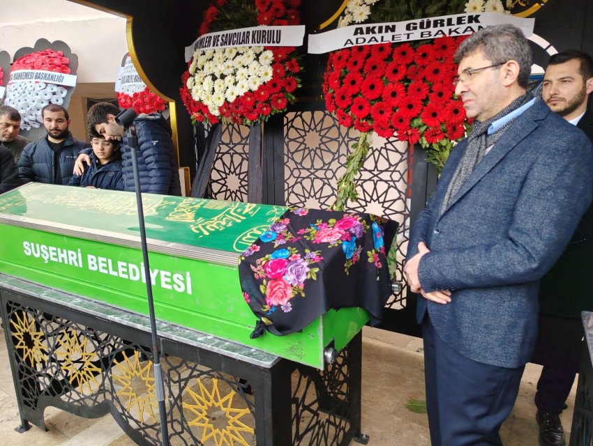 HSK Başkanvekili Aydoğdu eşini son yolculuğuna uğurladı