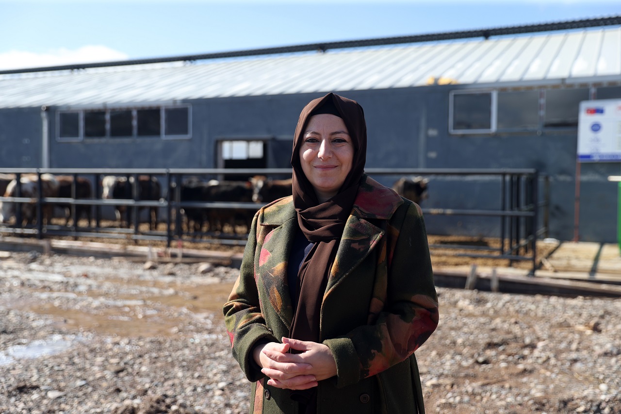 Sivaslı Kadın Girişimci  Bankacılığı Bırakıp Çiftlik Kurdu