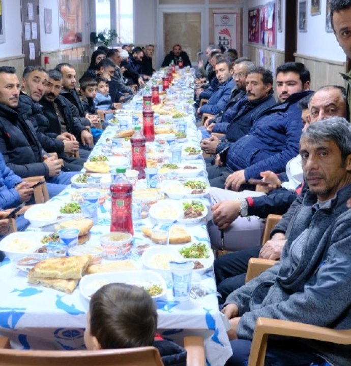 Birlik ve neşe, Sefil Selimi Ortaokulu’nda iftarda buluştu
