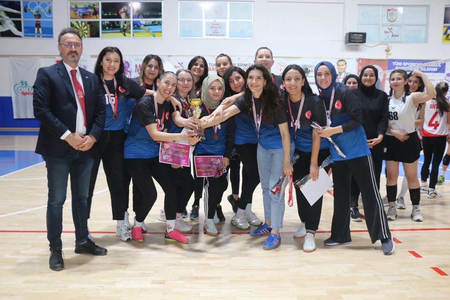 “Evinin Sultanları” voleybol turnuvası Sivas'ta sona erdi