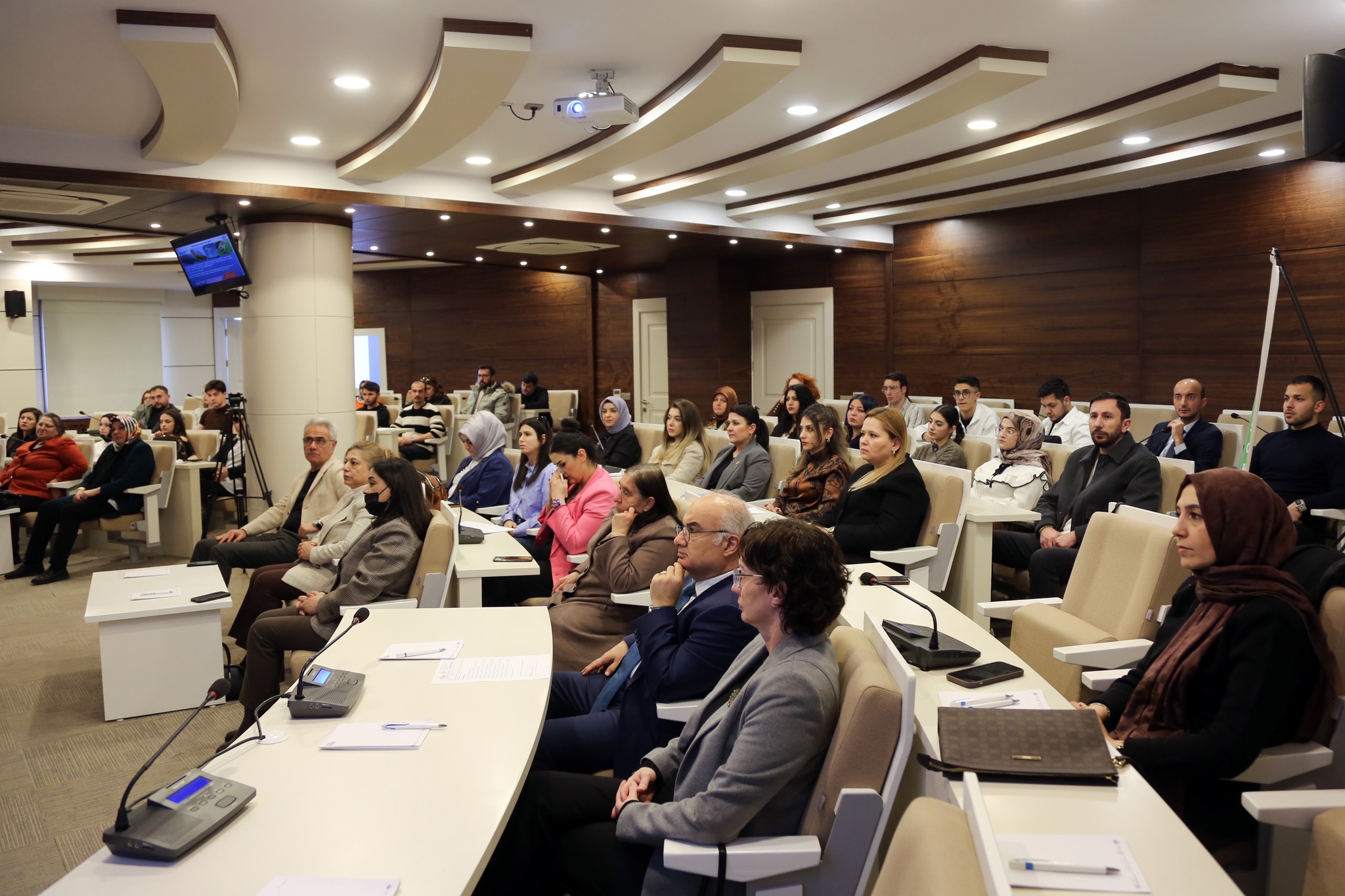 Sivas’ta kadın çiftçiler gelecek için buluştu