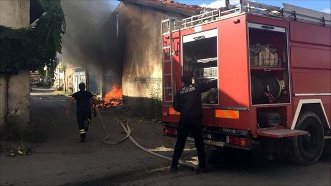 SANAYİDE ÇIKAN YANGIN KORKUTTU