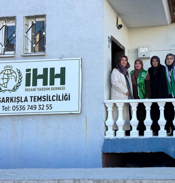 Sivas İHH Şarkışla’da Hem İftar Açtı Hem Yardımda Bulundu
