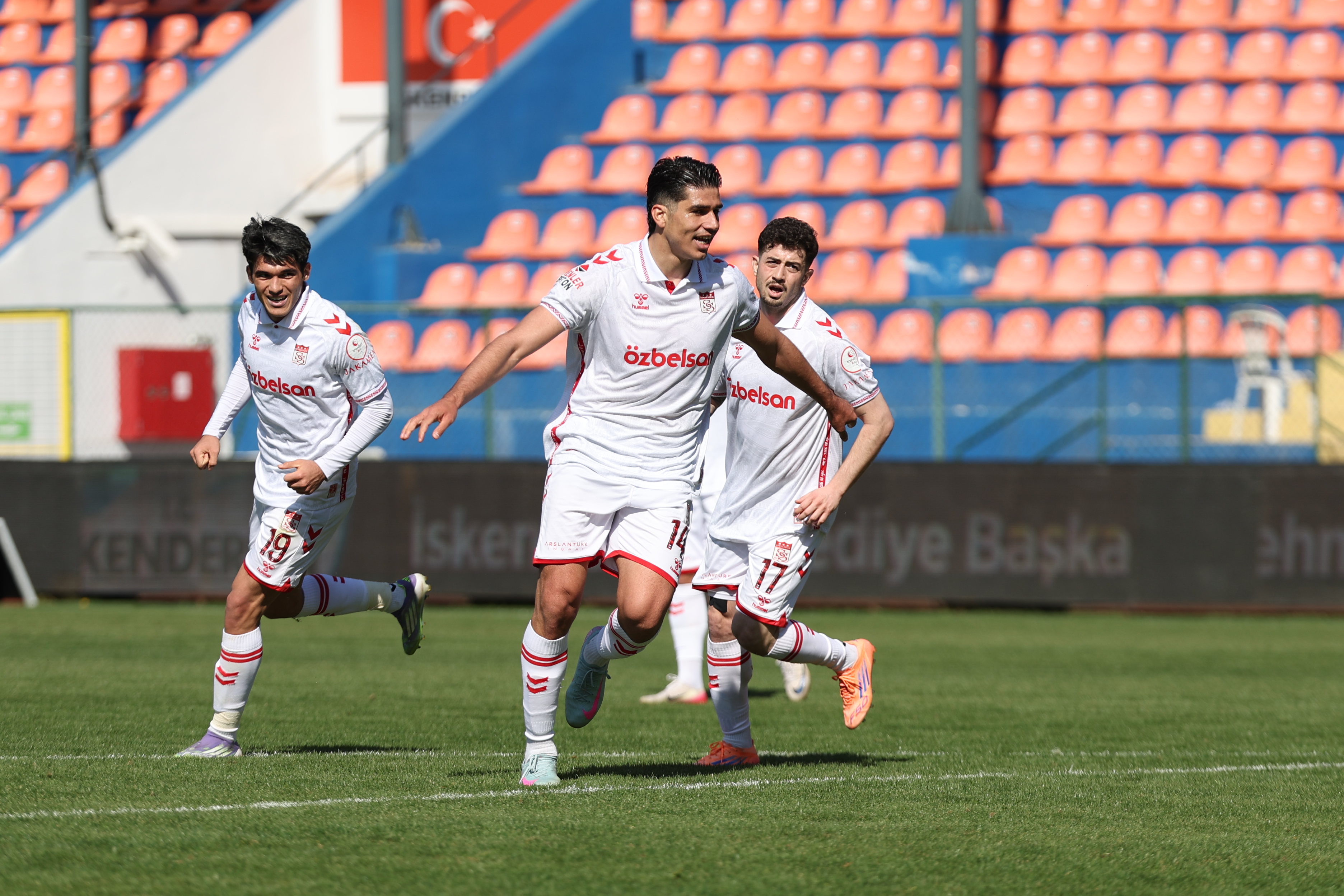 Yiğidolar, Hatay’da Zor da Olsa Gülmeyi Başardı