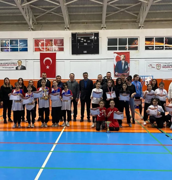 Sivas’ta badminton turnuvası coşkusu