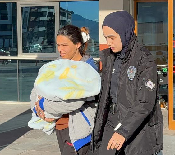 1 Aylık Bebeğin Bezinden Uyuşturucu Çıktı