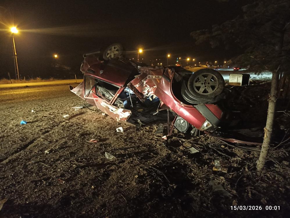 Sivas’ta otomobil takla attı: 2 kişi ağır yaralandı