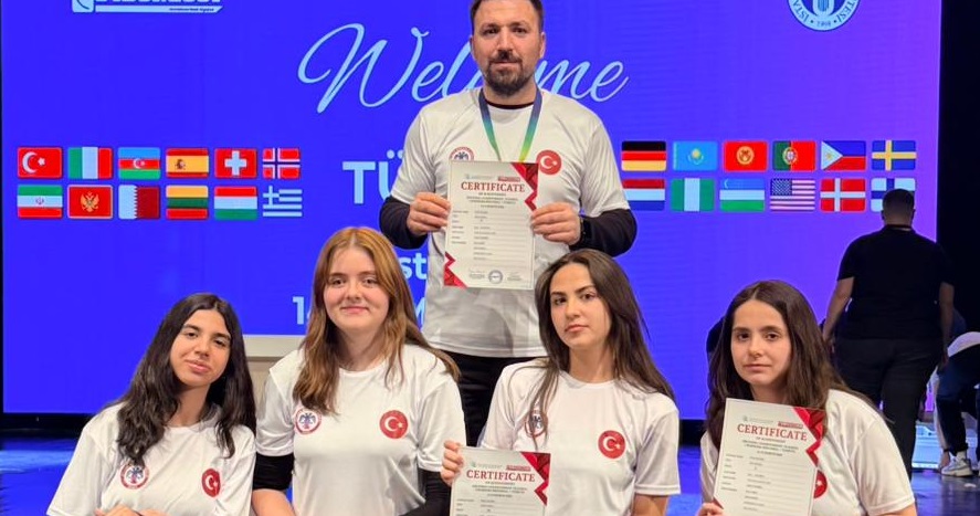 Sivaslı Öğrencilerden Robot Olimpiyatlarında Büyük Başarı