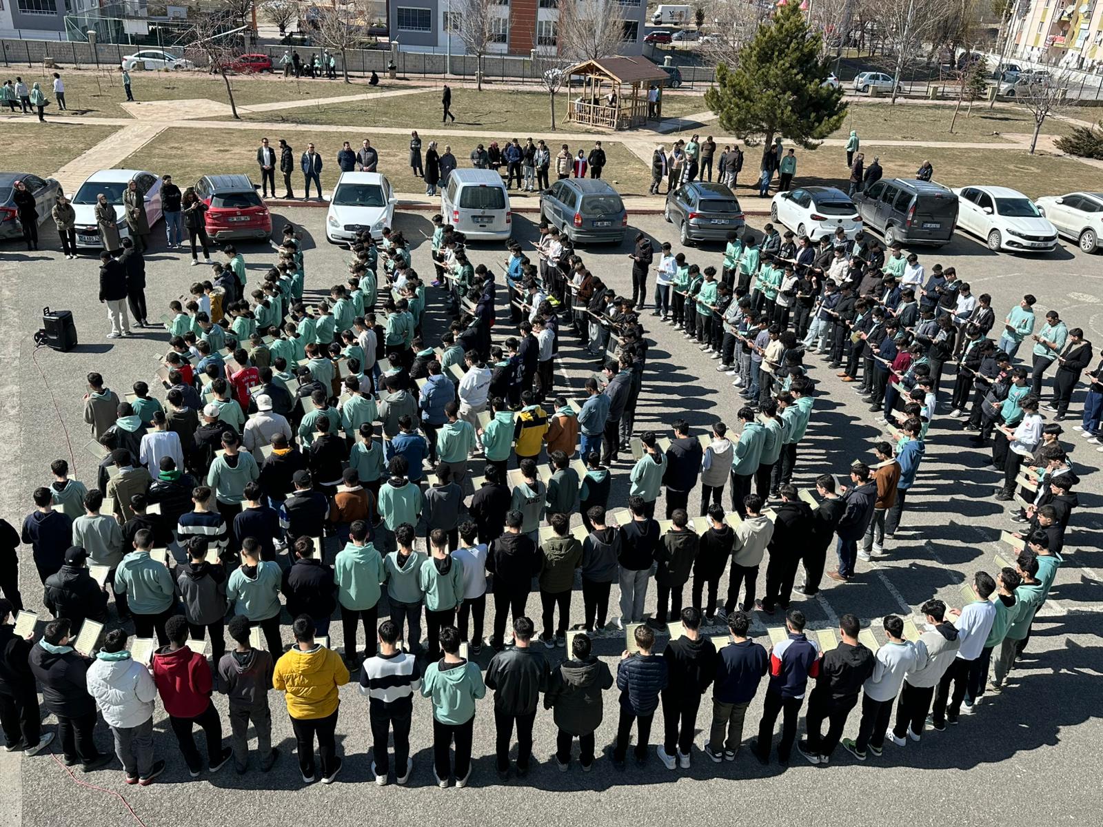 Sivas’ta 302 Öğrenciyle “1 Dakikada 1 Hatim”