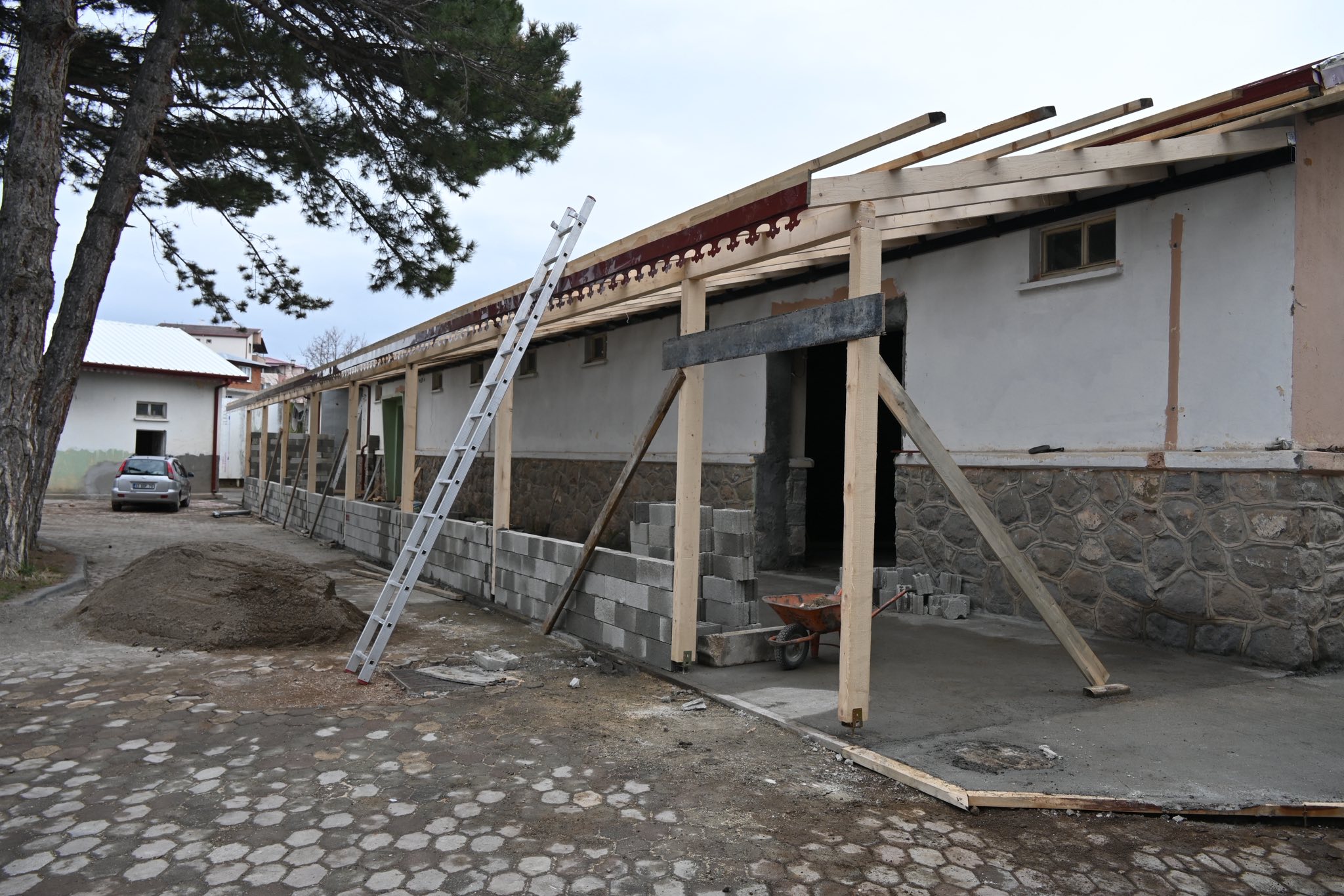 Suşehri’nde atıl bina sosyal yaşam alanına dönüşüyor