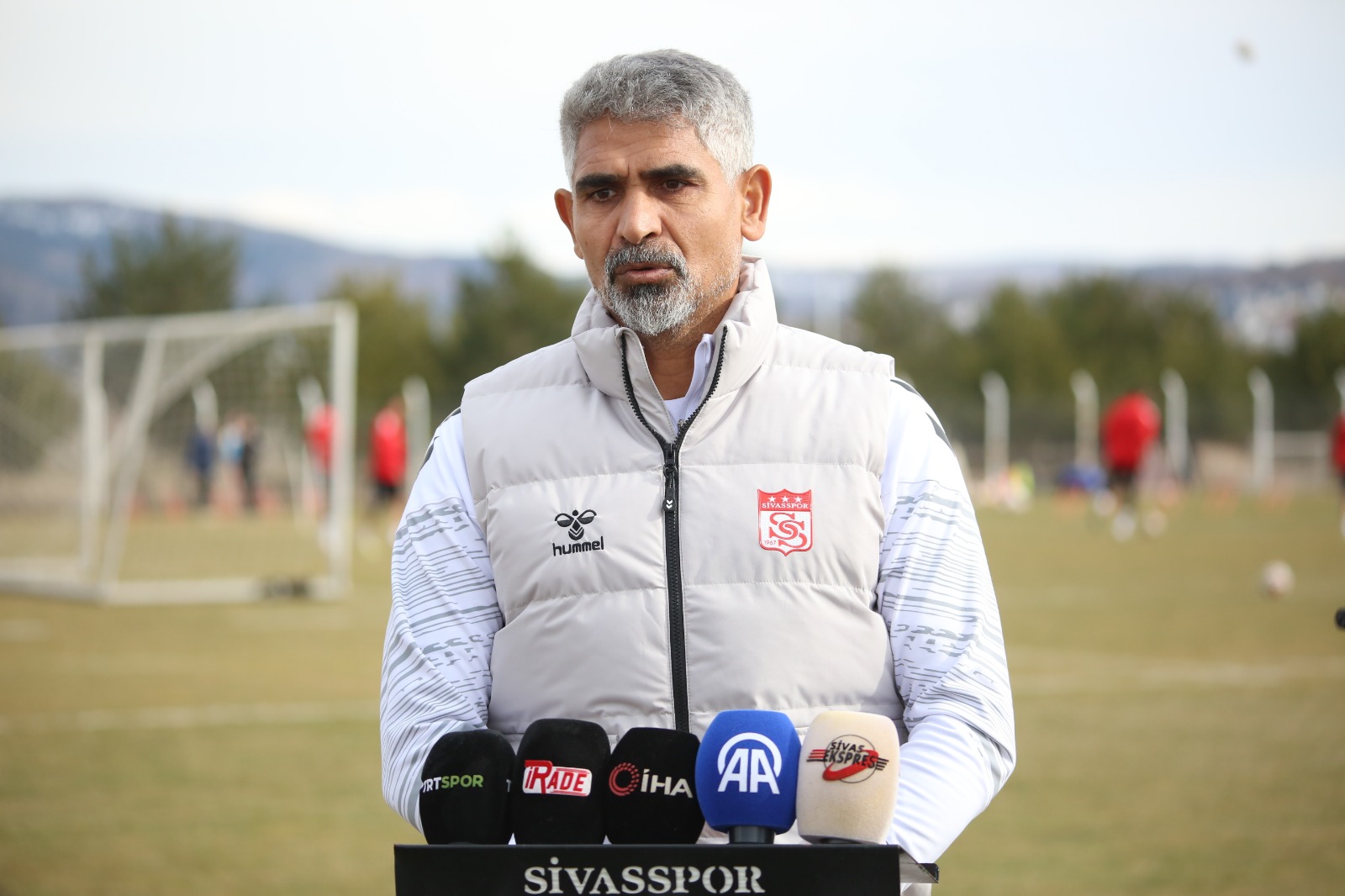 Taşdemir’den taraftara çağrı: “Takımın yanında olun”