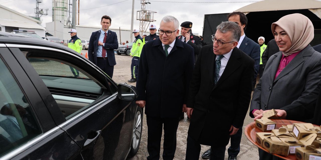 Sivas’ta bayram denetimi, protokol sürücülerle bayramlaştı