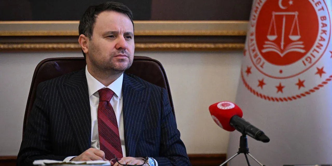 Bakan Gürlek: Aşık Veysel'i rahmetle anıyorum