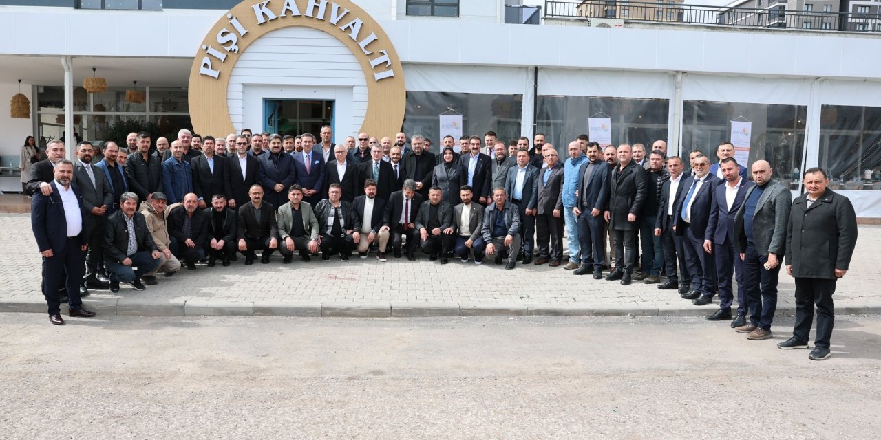 Sivas’ta protokol esnafla bayramlaştı