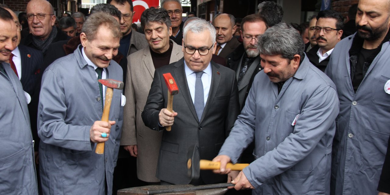 Sivas'ta yağmur altında 'Nevruz' kutlaması