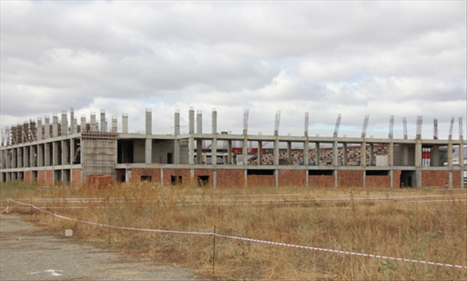 YÜZME HAVUZUNDA ÇALIŞMALAR DEVAM EDİYOR