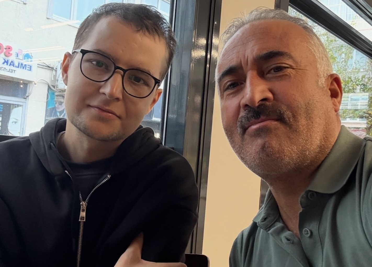 Sivaslı 25 Yaşındaki Rıza Kansere Yeni Düştü