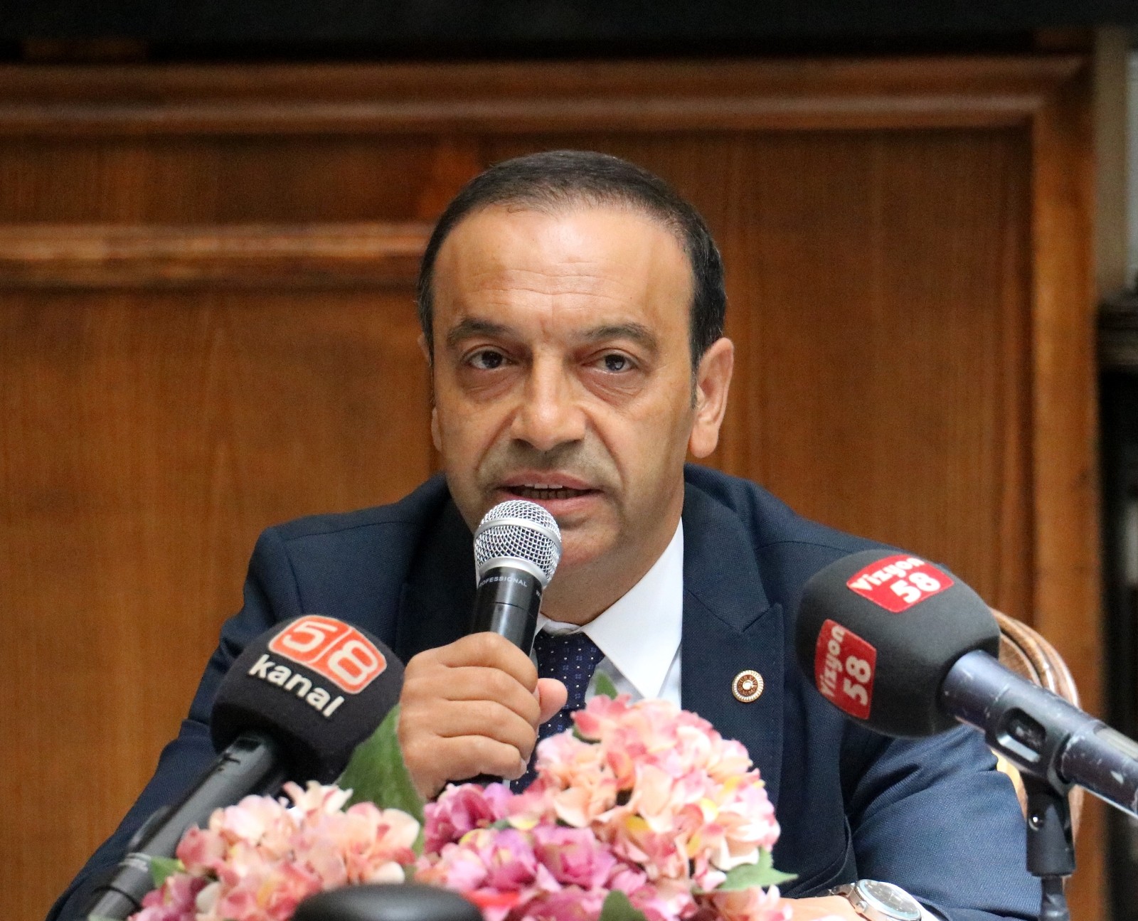 MHP’li Özyürek’ten Sivas’ın ozanına vefa mesajı