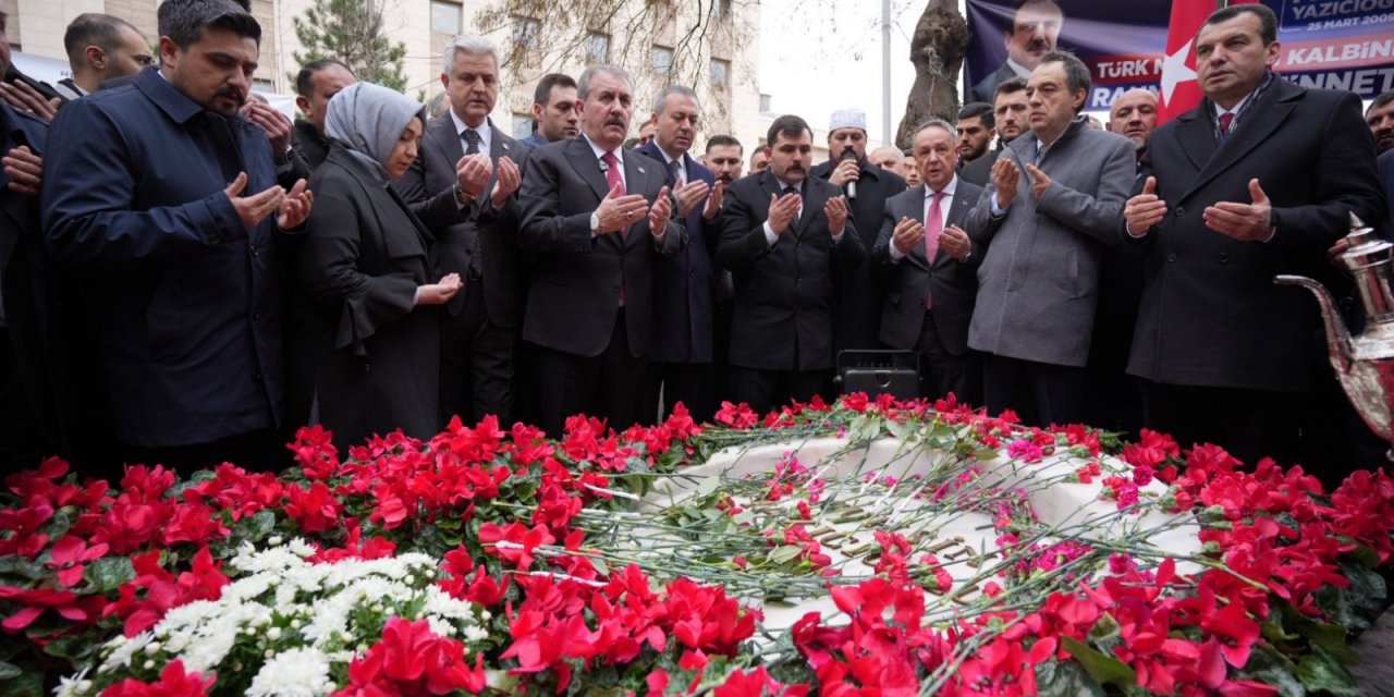 Muhsin Yazıcıoğlu mezarı başında anıldı