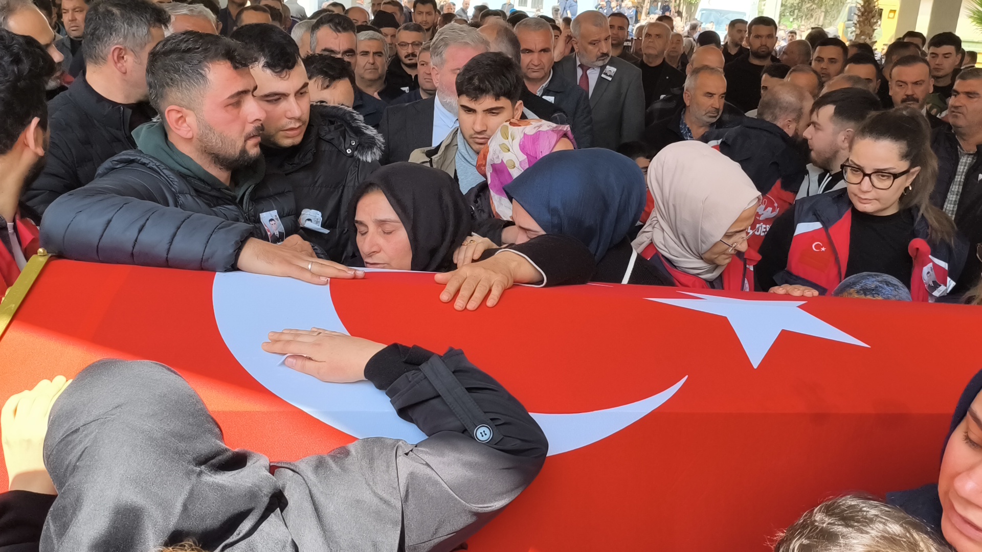 Şehit uzman çavuş toprağa verildi