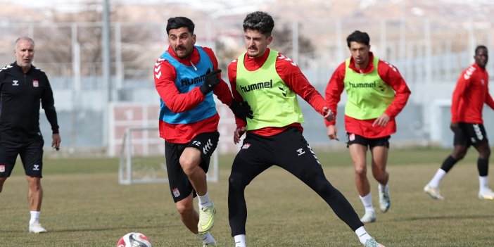 Sivasspor, Esenler Erokspor maçı için topbaşı yapıyor