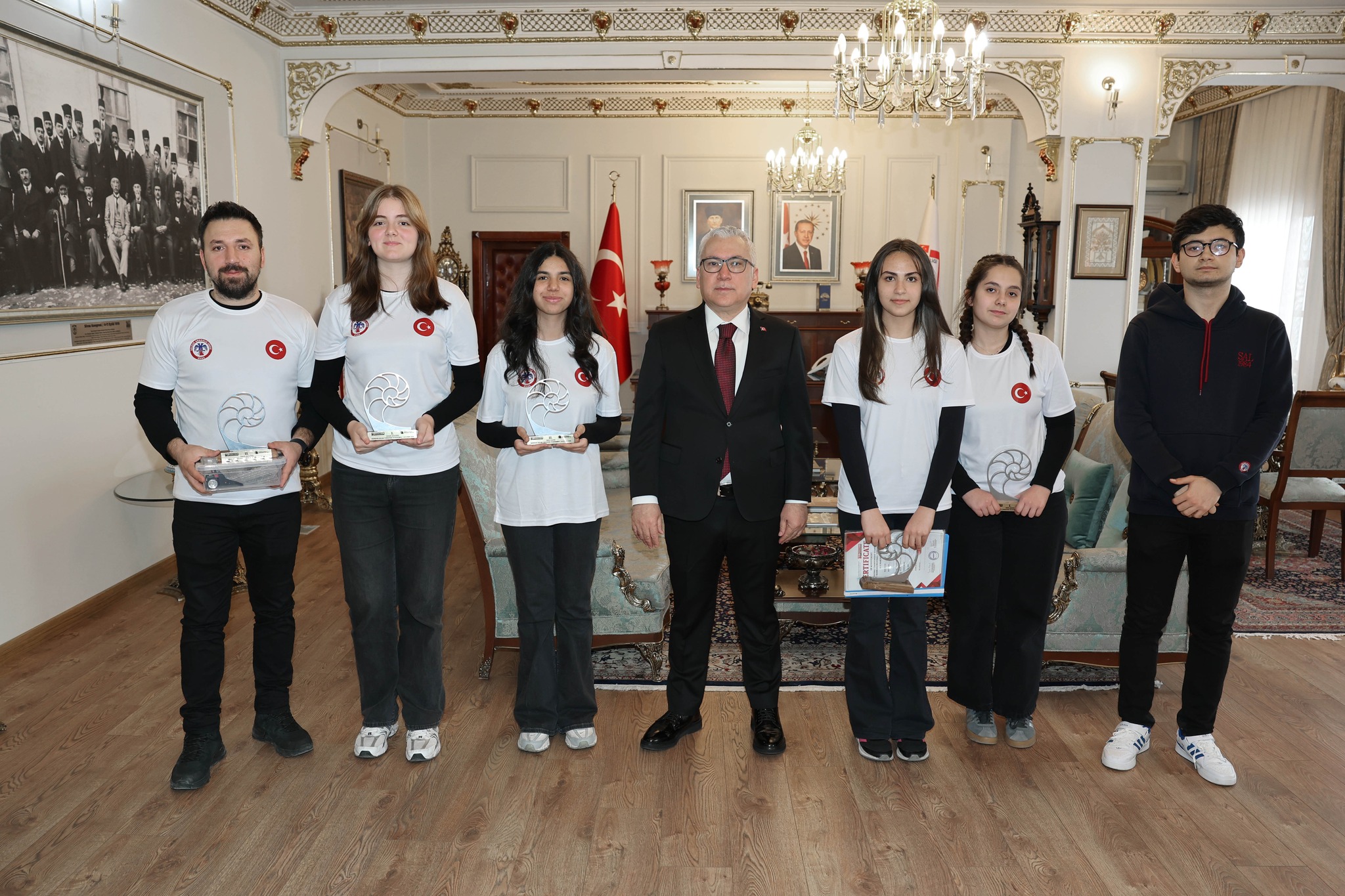 Genç mucitlerden Sivas’a büyük gurur