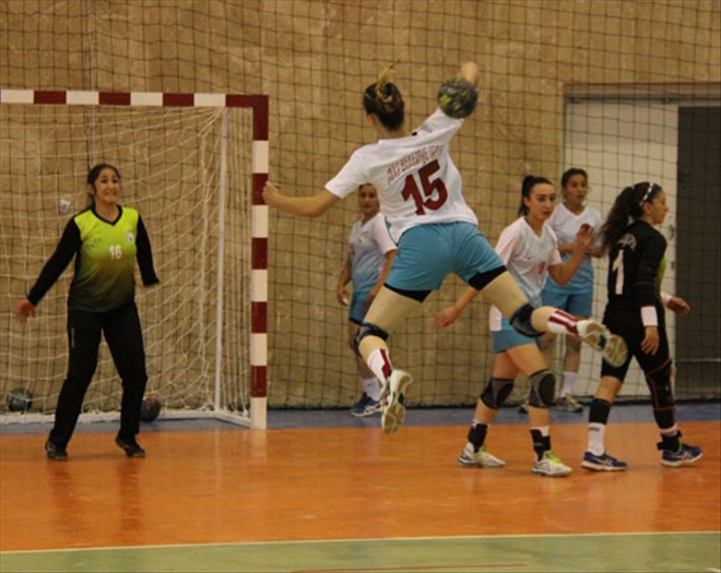 HENTBOLDA İKİ TEMSİLCİ