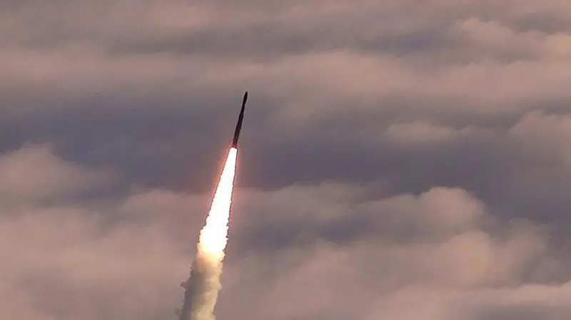 Füzeler uçuyor dünya küçülüyor