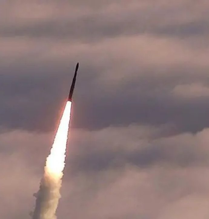 Füzeler uçuyor dünya küçülüyor