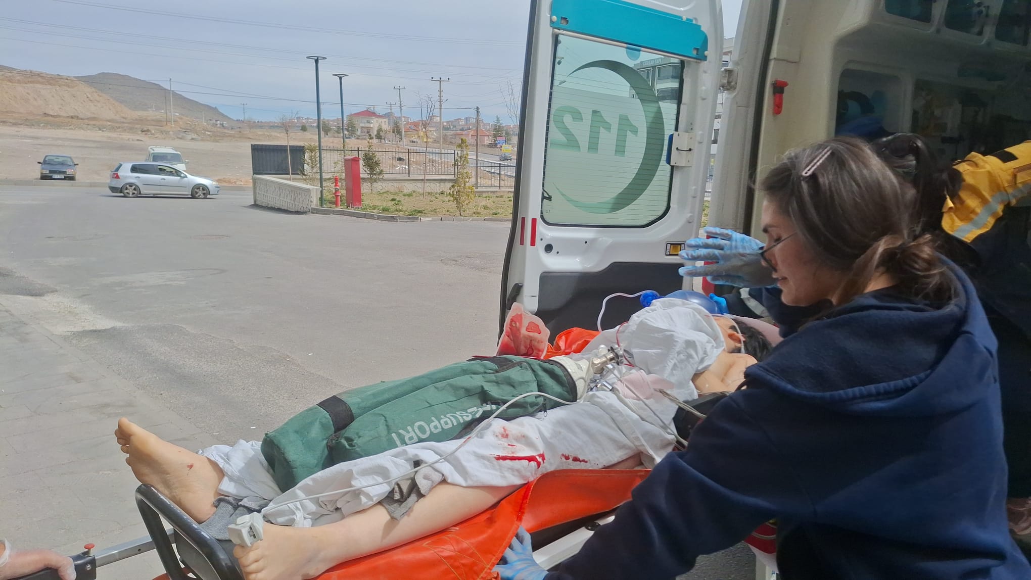 Eşini Bıçakladı, Kendini Yaraladı