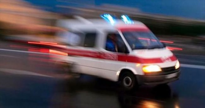 OTOMOBİL DEVRİLDİ: 6 YARALI