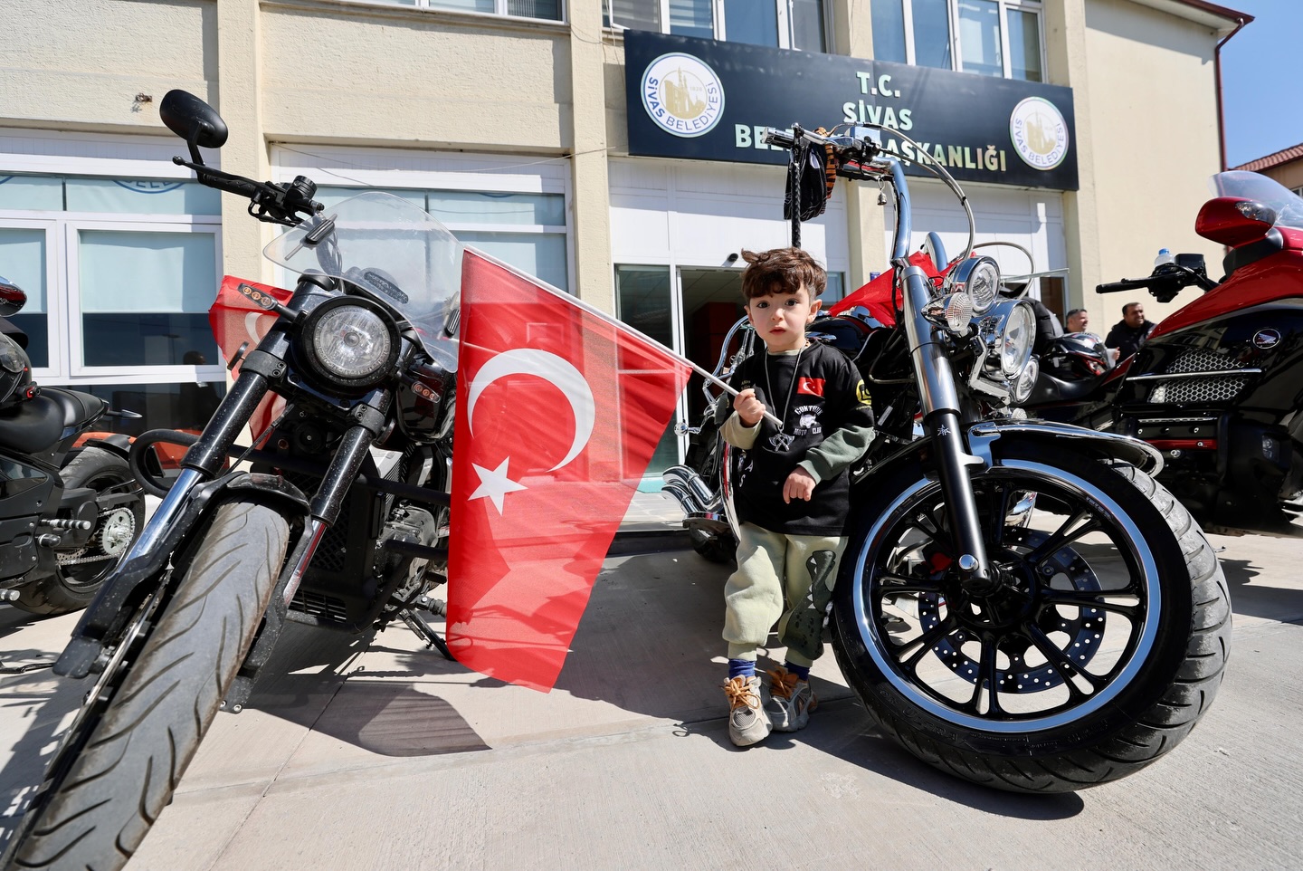 Yazıcıoğlu için motosiklet korteji