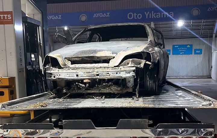 Yanan otomobilde insan kemikleri bulundu