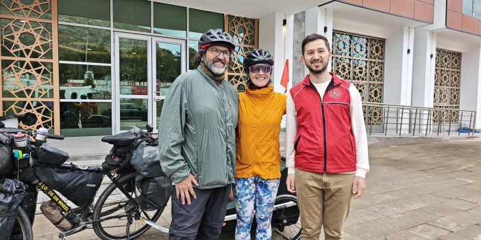 Sivas’ta bisikletli dünya turistlerinden duygulandıran hikâye