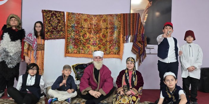 Sivas’ta minik tiyatrocular sahneye damga vurdu