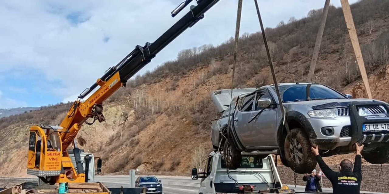 Sivas'ta kamyonet devrildi: 2 yaralı