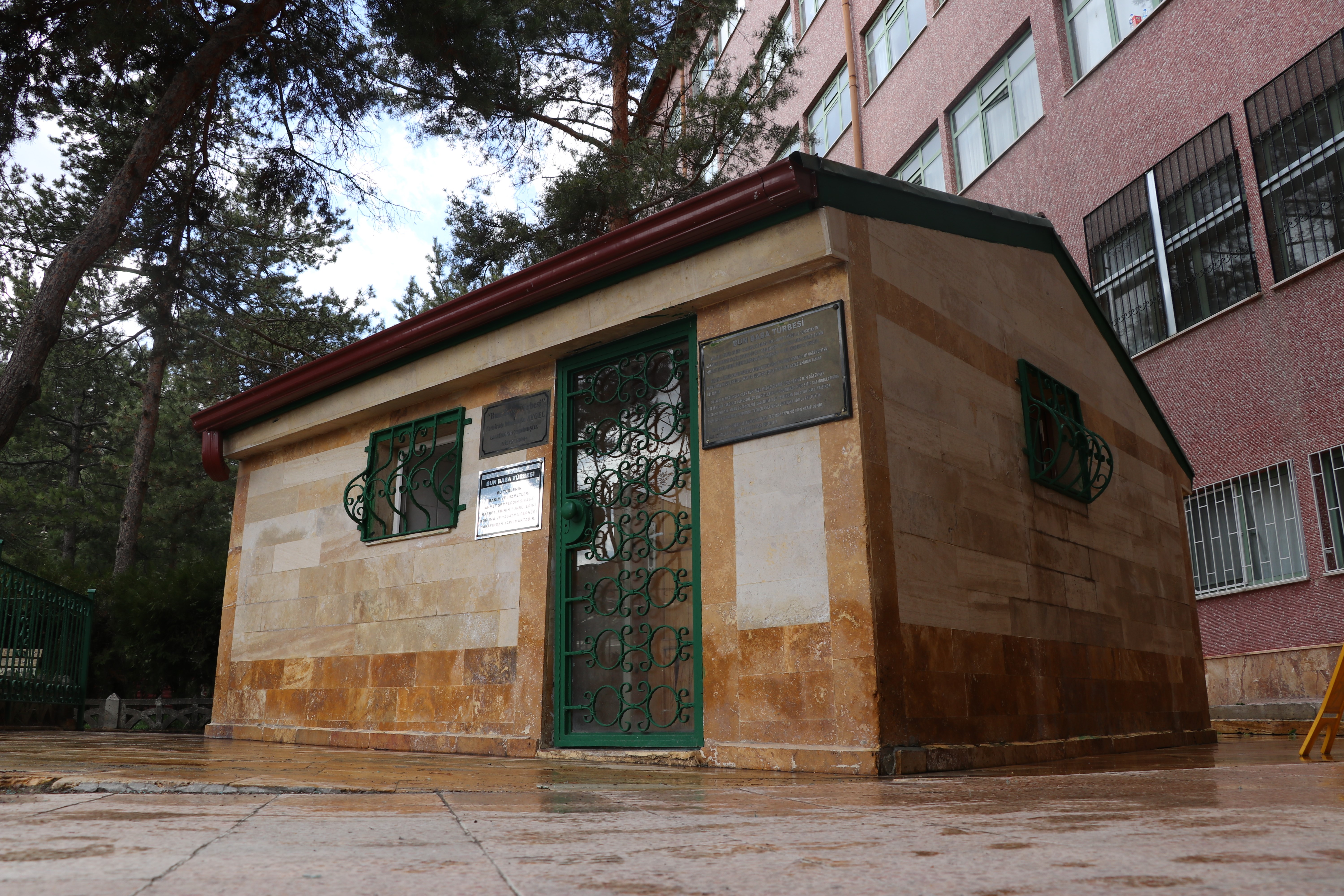 Sivas’ta Rivayetleriyle Dikkat Çeken Türbe