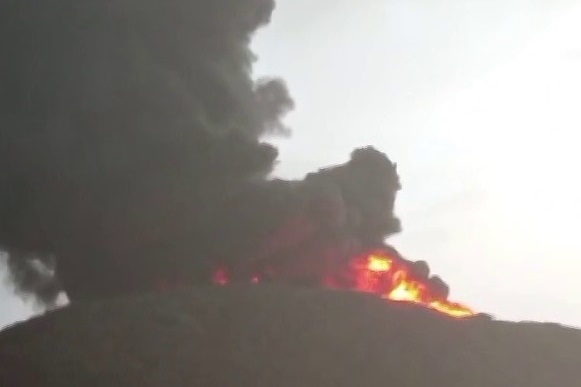 Sivas'ta Korkutan Yangın, Çadır ve Konteynerler Küle Döndü