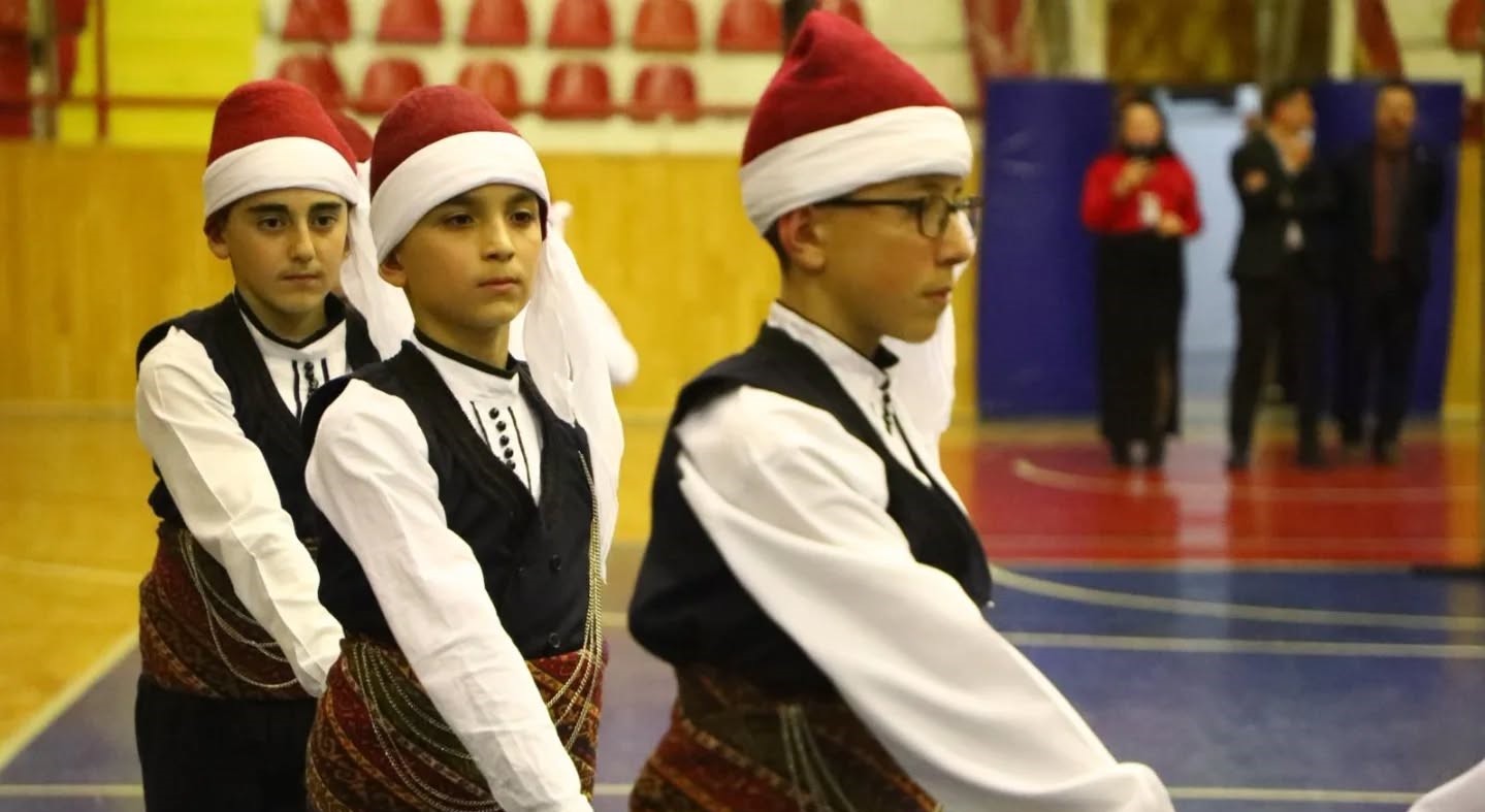 Sivas’ta halk oyunları coşkusu zirve yaptı