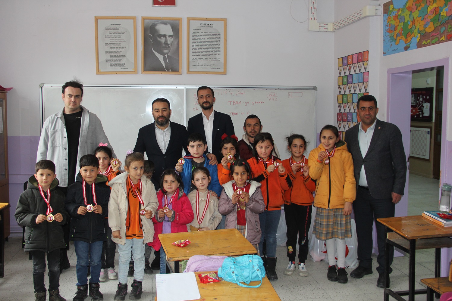 Kızılay’dan Zara’da Öğrencilere Destek