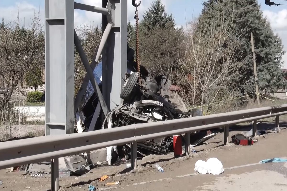 Ankara'da katliam gibi kaza :4 ölü, 13 yaralı