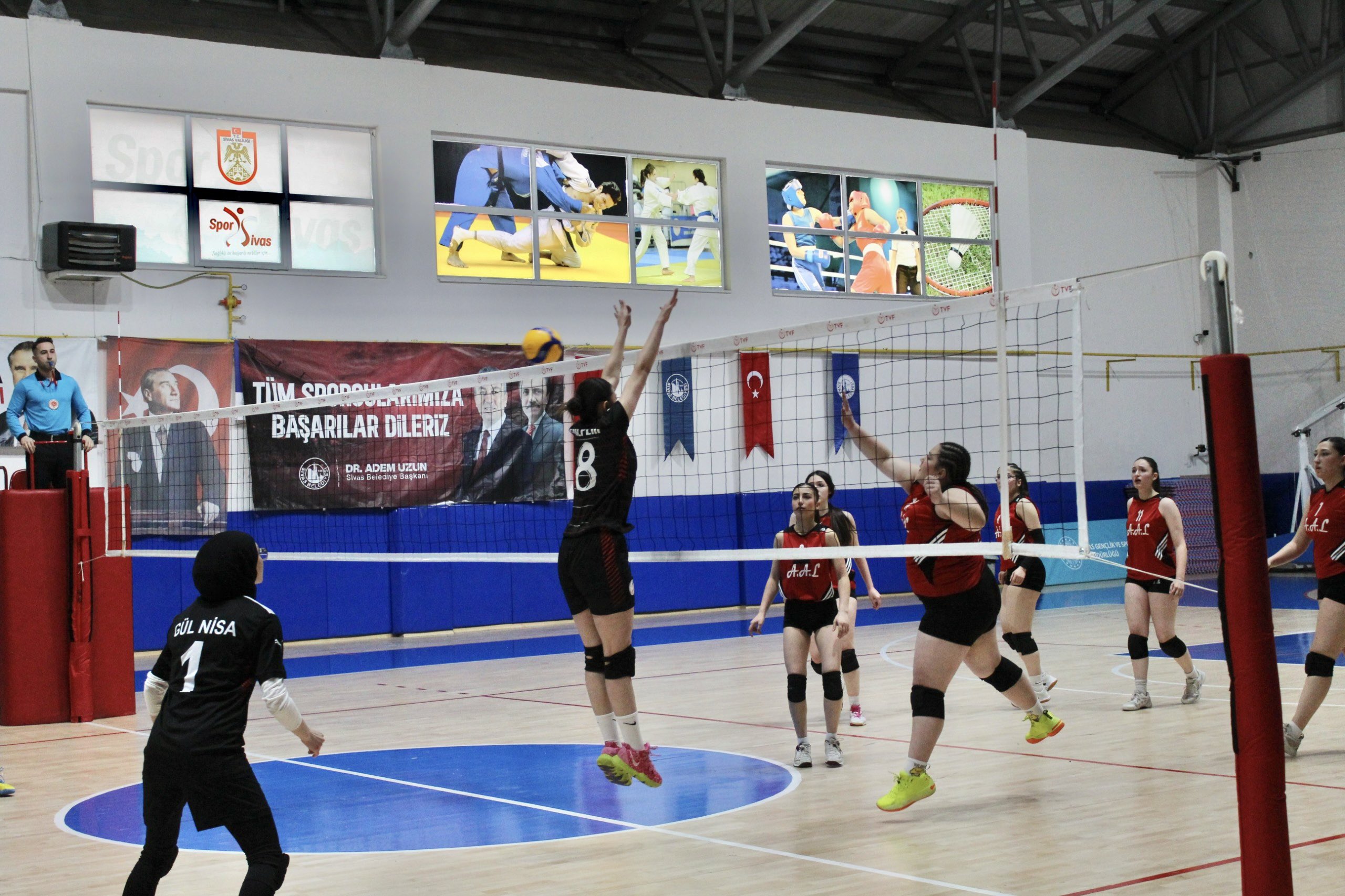 Sivas’ta Liseler Arası Voleybol Turnuvası Tamamlandı