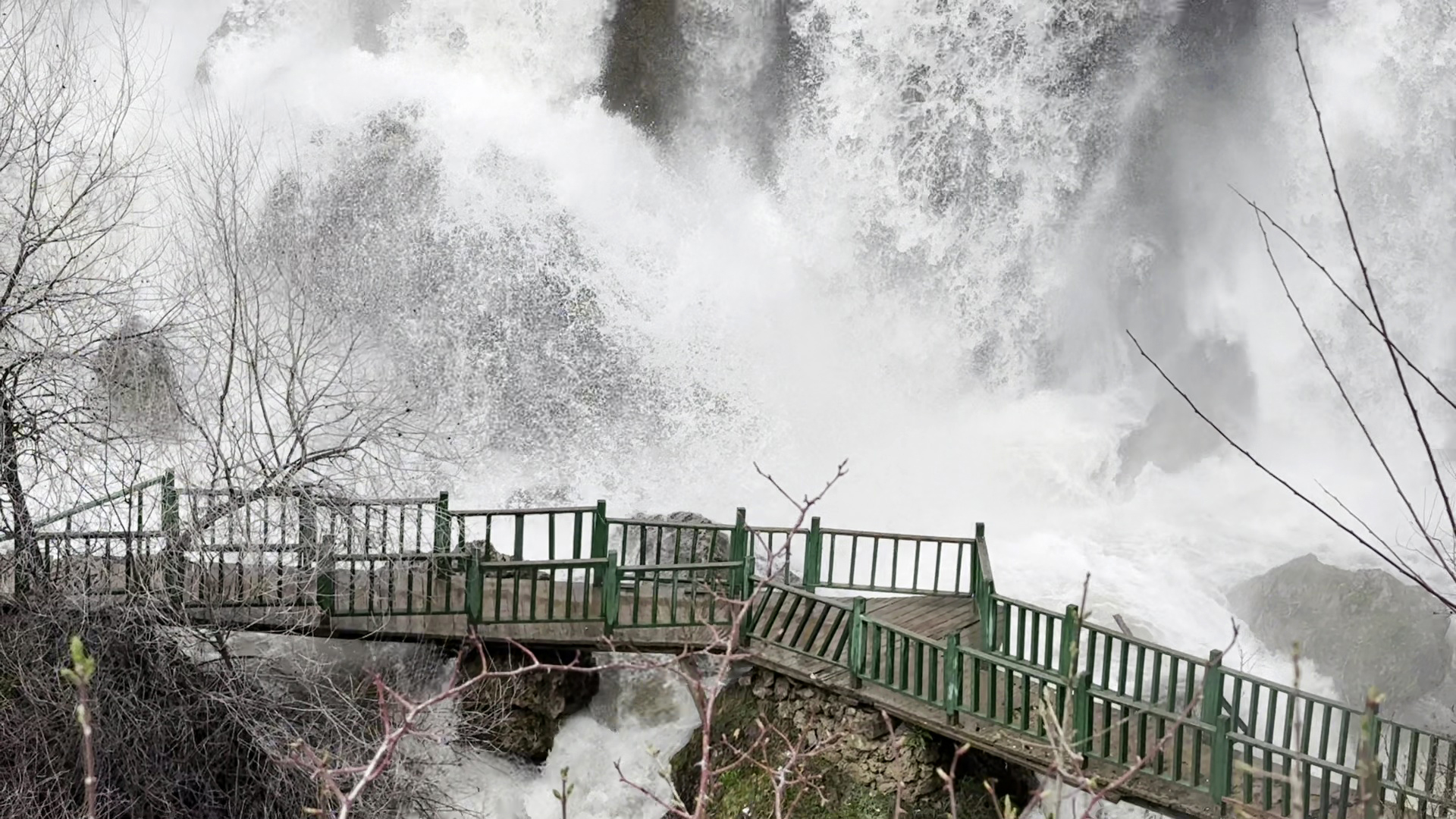 Sivas’ta doğa harikası şelalede görsel şölen