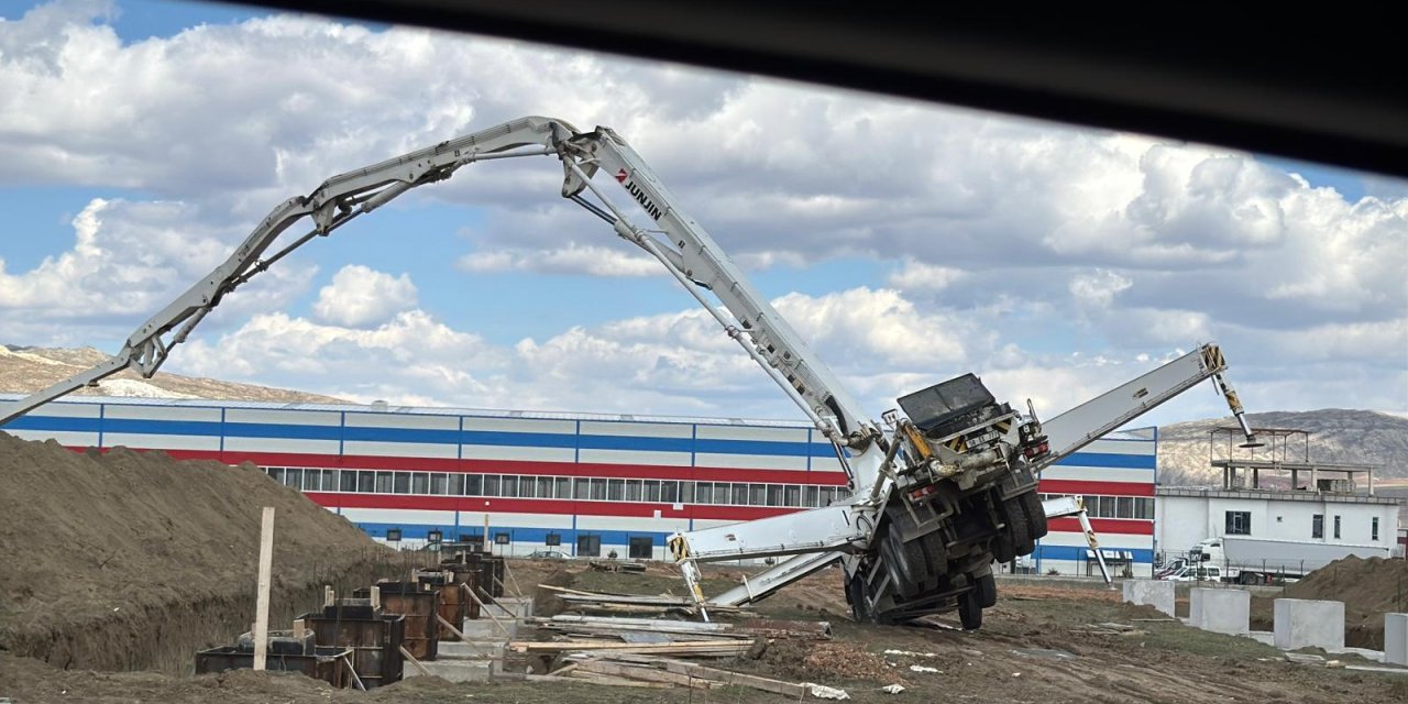 Sivas’ta beton kalıba düşen işçi öldü