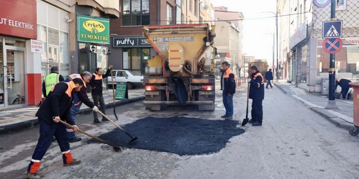 Sivas Belediyesi’nden Şehrin Üç Noktasında Yoğun Mesai