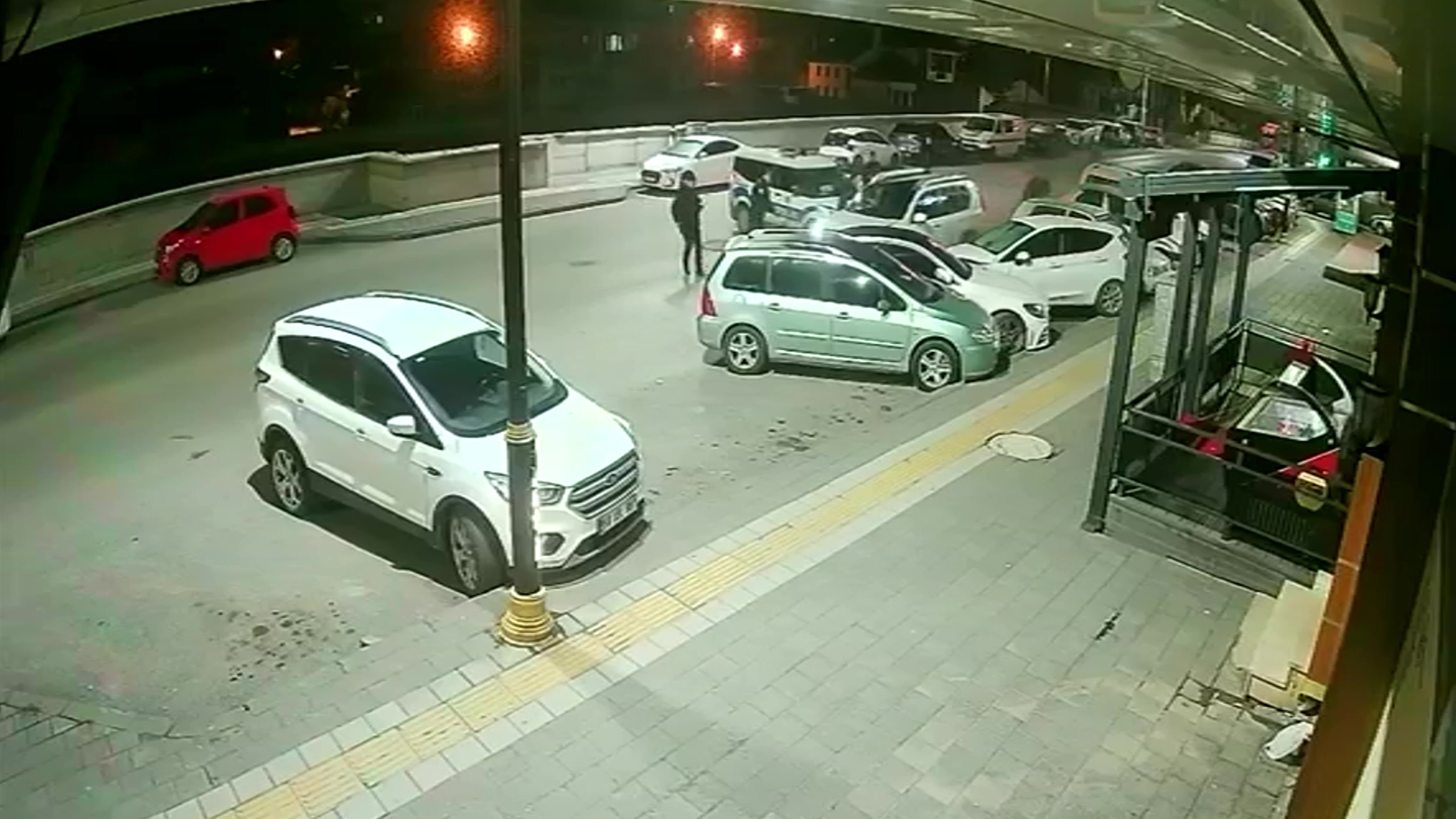 Sivas'ta alkollü sürücü kaçtı polis kovaladı: Sonu kötü bitti