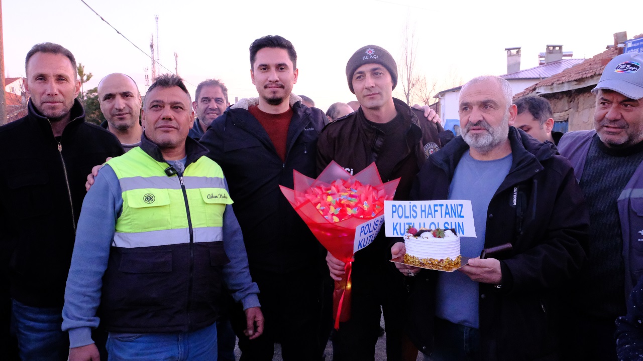 ‘Kavga var’ ihbarıyla çağırdılar, pasta ile karşıladılar