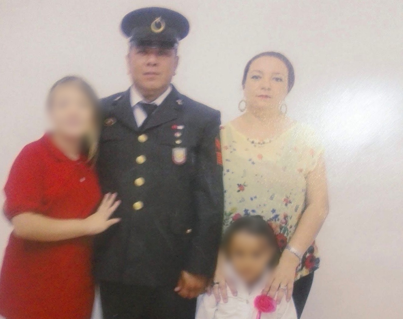 Emekli uzman çavuş eşi ve kızını öldürüp intihar etti