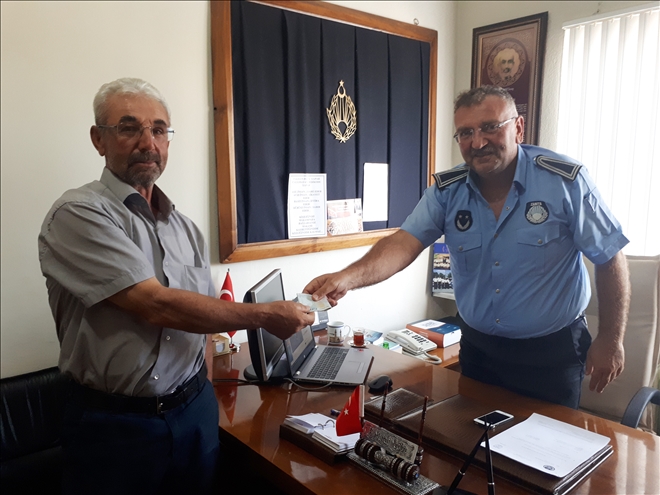 YOLDA BULDUĞU PARAYI ZABITAYA TESLİM ETTİ